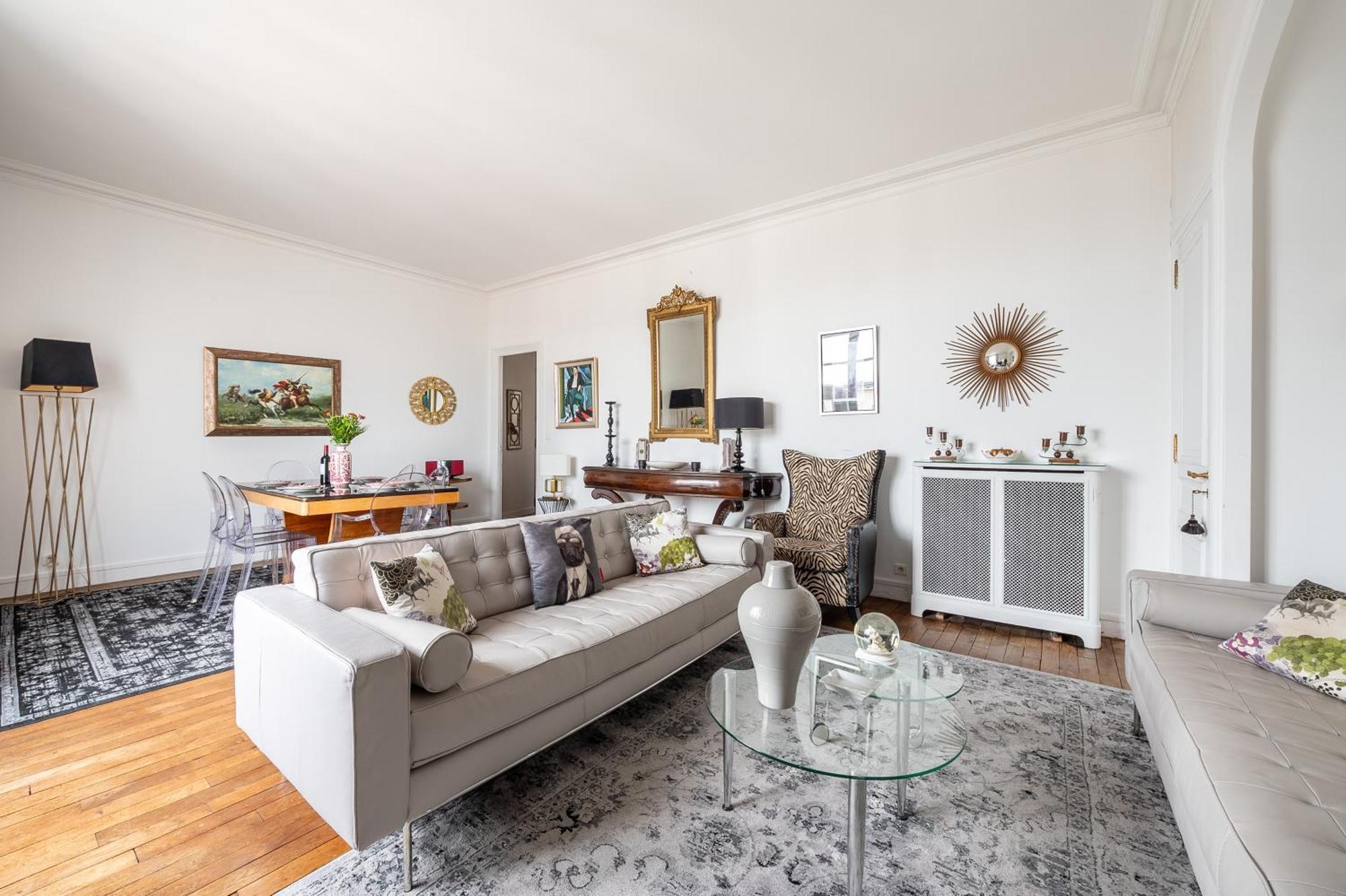 Appartement Champs Elysees I Vue Sur Tour Eiffel & Spacieux *