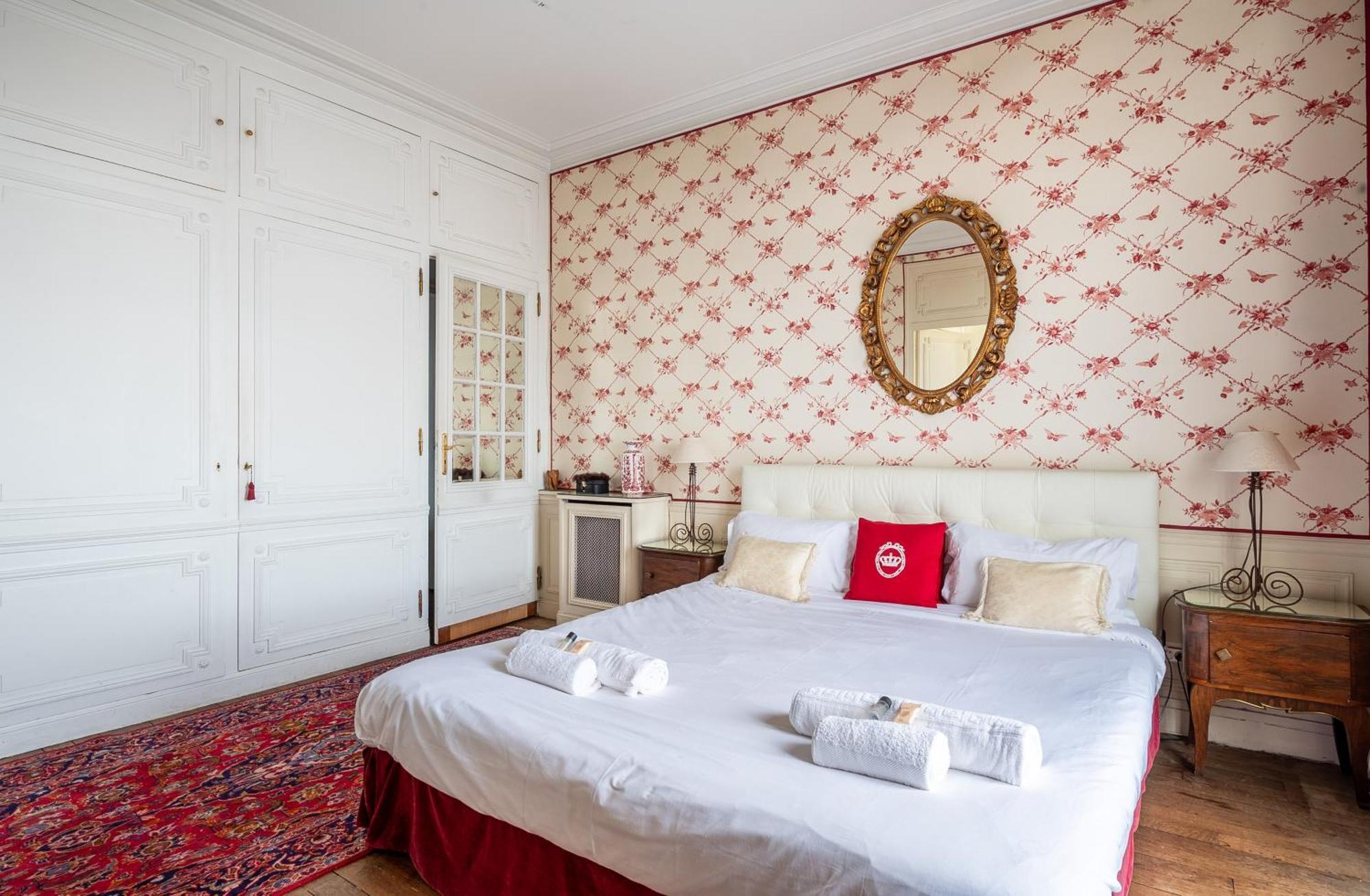 Appartement Champs Elysees I Vue Sur Tour Eiffel & Spacieux